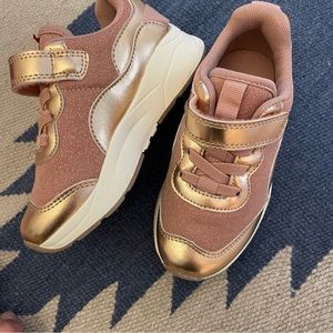 H&M girls sneakers US9 New without tags